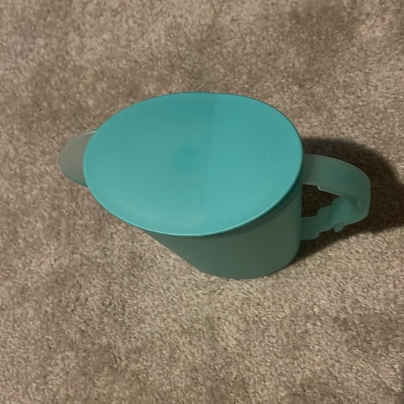 Tupperware 2 quart pitcher - Picture 2 of 4